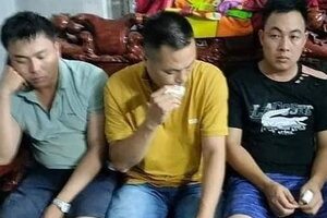 Khởi tố, bắt tạm giam 3 cựu cán bộ công an bắn dê của dân