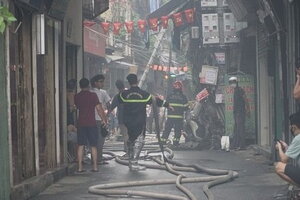 Cháy nhà 6 tầng ở Hà Nội khiến 3 người mắc kẹt tử vong