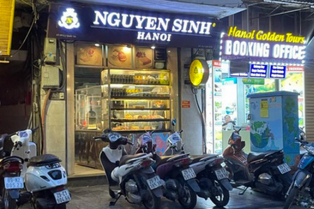 Hai nhân viên quán bánh mì Nguyên Sinh đánh khách bị phạt 13 triệu đồng