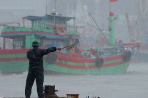 Bão Talim (bão số 1): Hai tàu cá bị chìm, hơn 100 ngôi nhà sập, tốc mái, hơn 600 du khách mắc kẹt