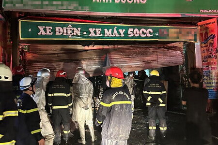 Hà Nội: Cháy nhà lúc rạng sáng, 2 vợ chồng và con nhỏ tử vong