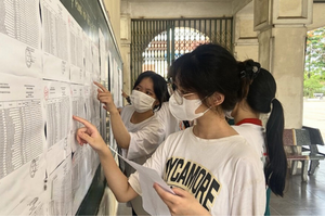 Từ phổ điểm thi tốt nghiệp THPT: Dự báo điểm chuẩn đại học năm 2023 từng khối ra sao?