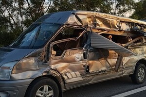 Xe chở khách 16 chỗ va chạm với xe hút rác trên cao tốc Hà Nội - Hải Phòng khiến 2 người tử vong tại chỗ