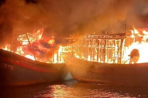 Nghệ An: Hàng loạt tàu đánh cá của ngư dân bốc cháy ngùn ngụt trong đêm