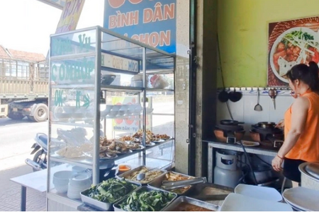 Xôn xao việc chủ quán ở Bình Định dồn thức ăn thừa để bán cho khách