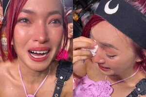 Châu Bùi và loạt khán giả khóc tại concert BLACKPINK: Có đáng bị 'ném đá'?