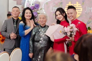 Cặp đôi ở Huế gây sốt khi được tặng 26 sổ đỏ trong lễ vu quy