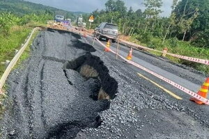 Đắk Lắk sửa chữa tuyến đường tránh 500 tỷ bị sụp lún, hố sâu