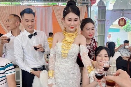 Danh tính cô dâu - chú rể Quảng Ninh 'số hưởng' nhận hồi môn vàng cả ký, tiền bó từng cọc xếp cạnh sổ đỏ