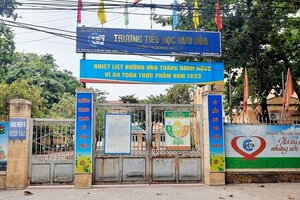 Hà Nội: Phụ huynh tố bị trường 'ép' tặng lại điều hòa, máy chiếu khi con tốt nghiệp