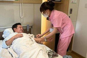 Nghệ sĩ Quang Tèo lên tiếng trước tin đồn chạy nhiều show nên phải nhập viện