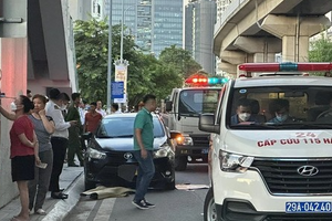 Hà Nội: Người đàn ông tử vong khi nhảy từ ga đường sắt trên cao rơi trúng vào ô tô