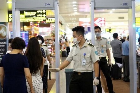 Người phụ nữ bị cấm bay 1 năm khi dùng giấy tờ giả để đi máy bay từ Phú Quốc - TP HCM