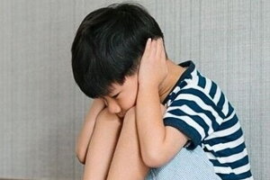 Xây dựng hoạt động phát triển cảm giác theo phương pháp Montessori cho trẻ rối loạn phổ tự kỷ 2-3 tuổi