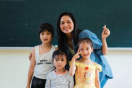 Hoa hậu H'Hen Niê: 'Hồi cấp 1, cấp 2, tôi không biết nói tiếng Việt'