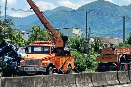 Xe tải tông liên hoàn khiến 3 người tử vong tại chỗ