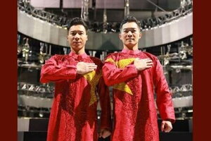 Quốc Cơ, Quốc Nghiệp xin lỗi sau ồn ào chồng đầu ngồi trên xe máy