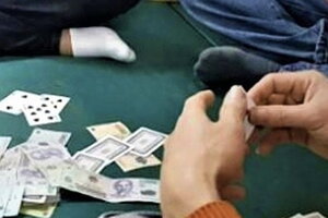 Kỷ luật Đội trưởng, Đội phó quản lý thị trường ở Long An tham gia đánh bạc tại trụ sở