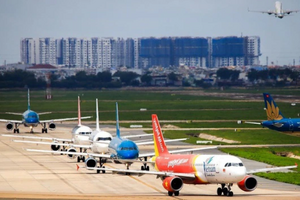 Hai hành khách tung tin mang súng lên chuyến bay Vietnam Airlines có thể bị xử lý thế nào?