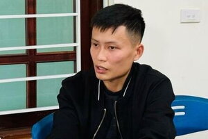 Phó giám đốc công ty cầm dao đi cướp ngân hàng