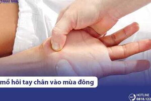 Chân tay ra mồ hôi lạnh vào mùa đông do đâu? Nguy hiểm không?