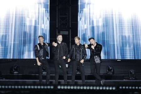 Khán giả concert Westlife bức xúc đòi hoàn vé, BTC lên tiếng xin lỗi, nói sẽ khắc phục trong đêm diễn thứ 2