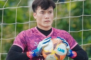 Thủ môn Bùi Tiến Dũng 'mất tích' tại CLB CAHN