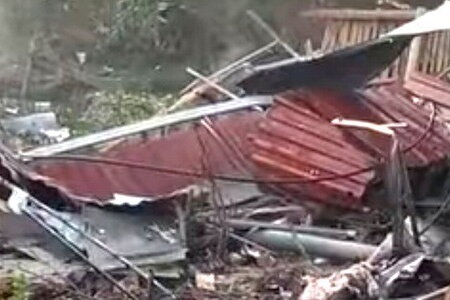 Nổ lớn thổi bay một gian nhà mái bằng ở Ninh Bình, nghi có người tử vong