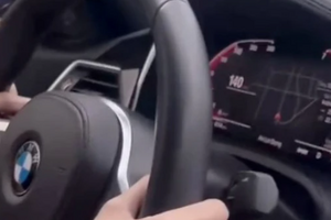 TP.HCM: Cô gái lái ô tô BMW với tốc độ lên đến 140 km/h ở khu dân cư đông người