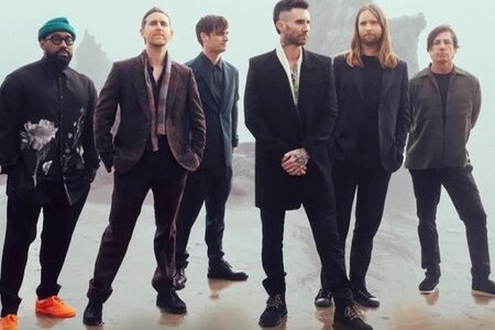 Maroon 5 đến Việt Nam lúc nửa đêm bằng chuyên cơ 