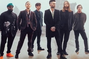 Maroon 5 đến Việt Nam lúc nửa đêm bằng chuyên cơ