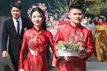 Đám hỏi Quang Hải và Chu Thanh Huyền: Chú rể đón dâu bằng siêu xe hơn 20 tỷ, visual cô dâu sáng bừng
