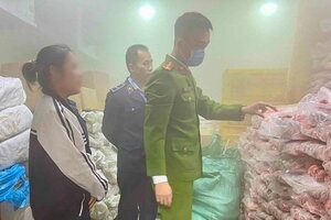 Phát hiện 5,5 tấn 'mỡ bẩn' chuyên cung cấp cho các xưởng xúc xích ở Hà Nội