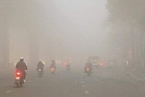 Sương mù dày đặc bao trùm Hà Nội ngày ông Công ông Táo