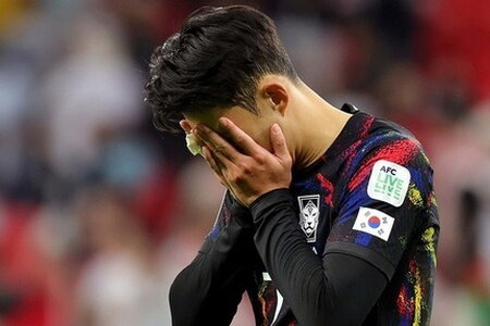 Sau khi Hàn Quốc bị loại 'xấu hổ' tại Asian Cup, Son Heung-min bật khóc xin lỗi fan