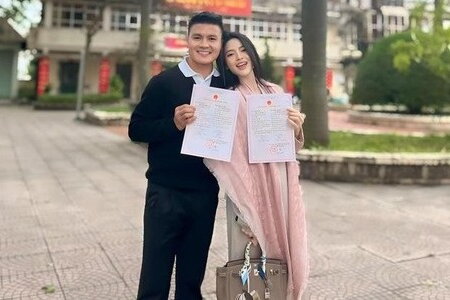 Quang Hải và Chu Thanh Huyền khoe giấy đăng ký kết hôn, khẳng định chủ quyền