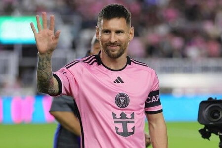 Messi tự quay video giải thích lý do không thể ra sân trong trận giao hữu tại Hong Kong 