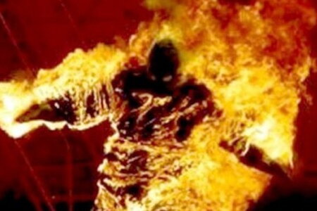 Hà Nội: Người bị đổ xăng đốt đã tử vong