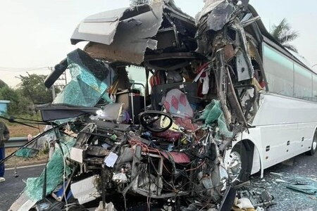 Tai nạn giữa ô tô khách và xe đầu kéo ở cao tốc TP.HCM - Long Thành - Dầu Giây: Tài xế tử vong