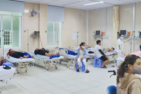 Ăn cơm gà ở Nha Trang, 60 người nhập viện nghi ngộ độc thực phẩm