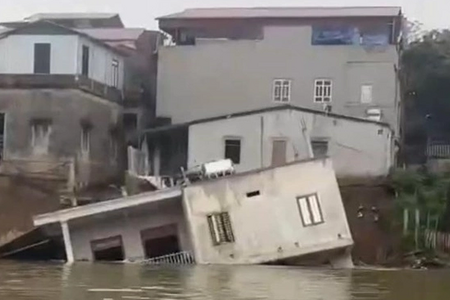 Sụt lún nghiêm trọng ở Bắc Ninh, căn nhà bị dòng nước 'nuốt chửng' trong tích tắc