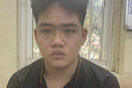 Bắt nhóm thanh niên cầm dao phóng lợn chặn xe cướp tài sản ở Hà Nội