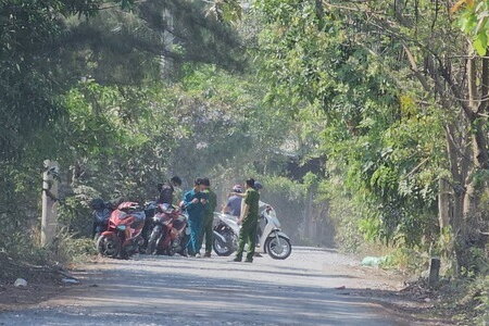 Truy tìm nghi phạm đâm gục người phụ nữ trên đường ở TP.HCM