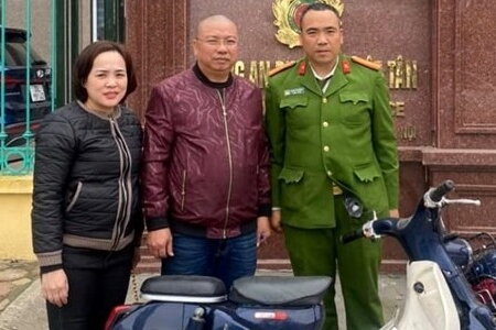 Hà Nội: Để quên xe máy hơn 10 ngày ở vườn hoa, may mắn vẫn tìm lại được