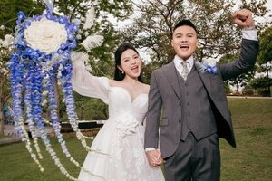 Sau đám cưới linh đình với Quang Hải, 2h sáng cô dâu Chu Thanh Huyền phải lên tiếng về bó hoa cưới đầy thị phi