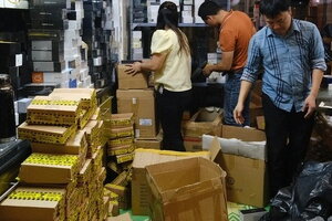 Triệt phá đường dây lừa bán điện thoại giả, chiếm đoạt hơn 90 tỉ đồng