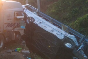 Tai nạn giữa xe ô tô khách và xe tải làm 1 người tử vong, 22 người bị thương