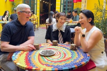 CEO Apple Tim Cook tới Việt Nam: Uống cà phê cùng Mỹ Linh - Mỹ Anh, dạo Hồ Gươm cùng Duy Thẩm... 