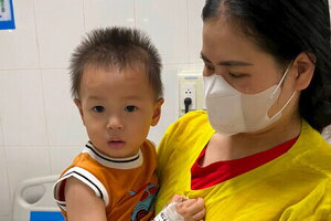 Uống nhầm dầu hỏa, bé 20 tháng tuổi bị suy hô hấp