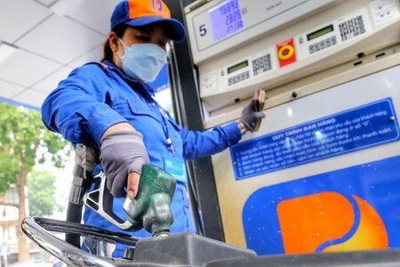 Giá xăng dầu hôm nay 13/10: Thế giới tăng nhẹ, trong nước tiếp đà giảm